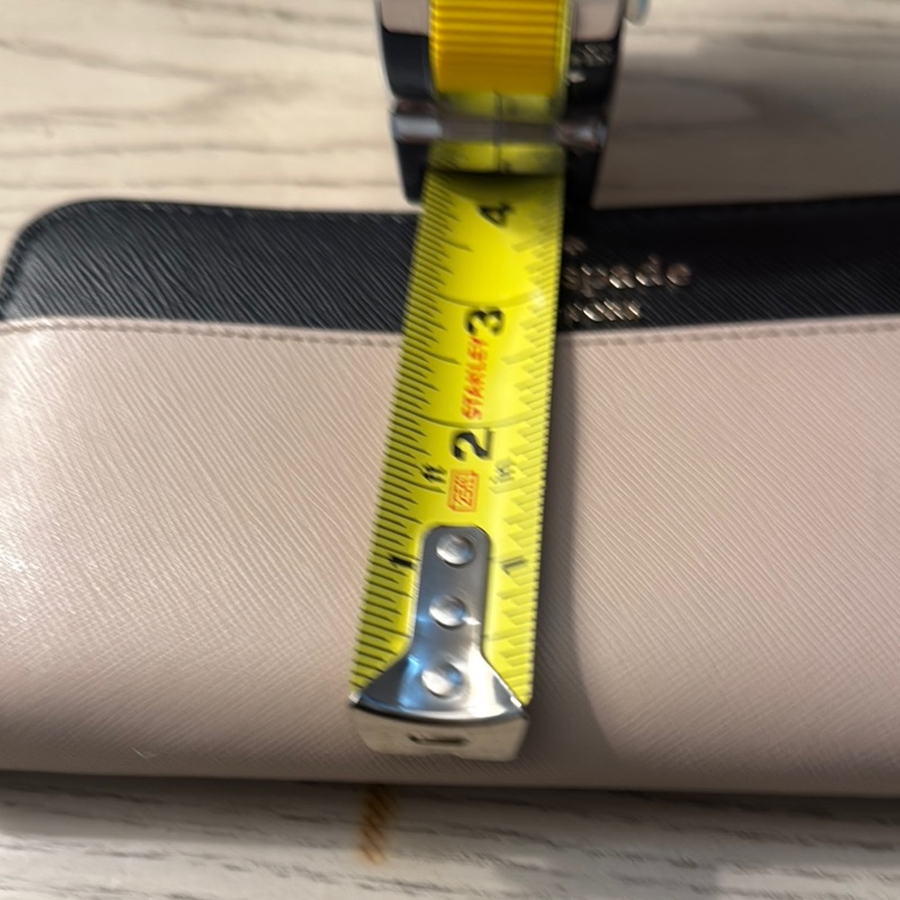 Kate Spade Black and Tan Wallet with Zip-Around Closure - Picture 3 of 9